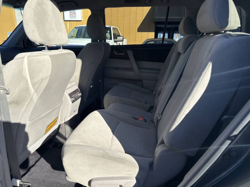 2011 Toyota Highlander SE