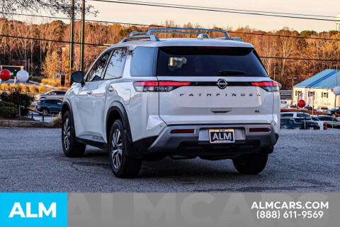 2024 Nissan Pathfinder SL