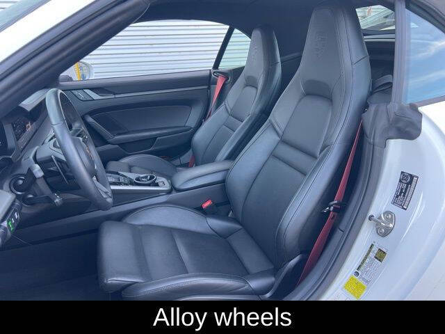 2025 Porsche 911 Carrera