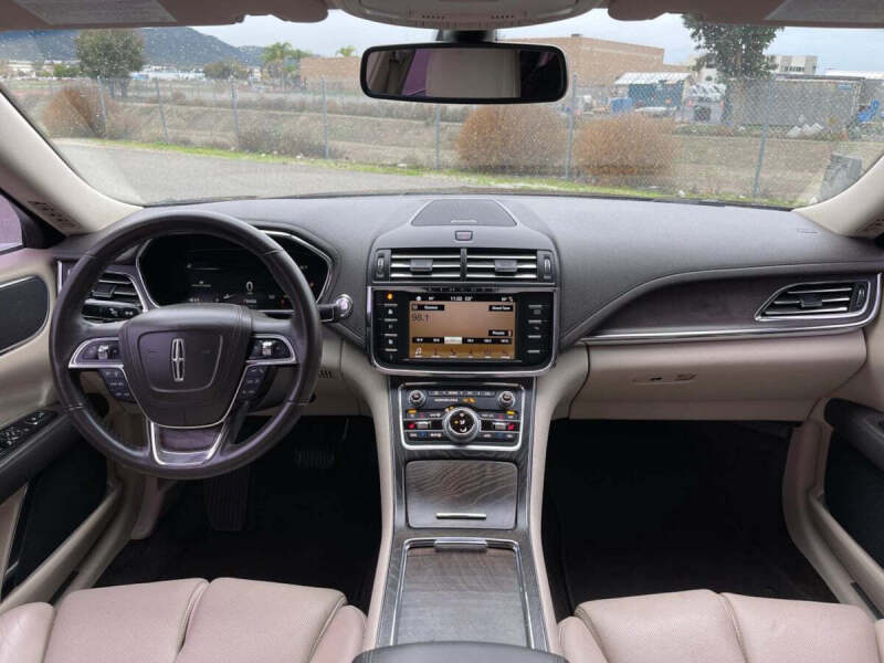 2017 Lincoln Continental Select