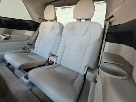 2016 Volvo XC90 T8 eAWD Momentum