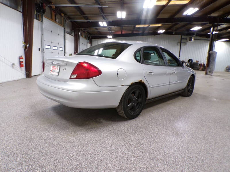 2003 Ford Taurus SE