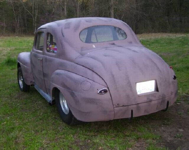 1942 Ford Deluxe