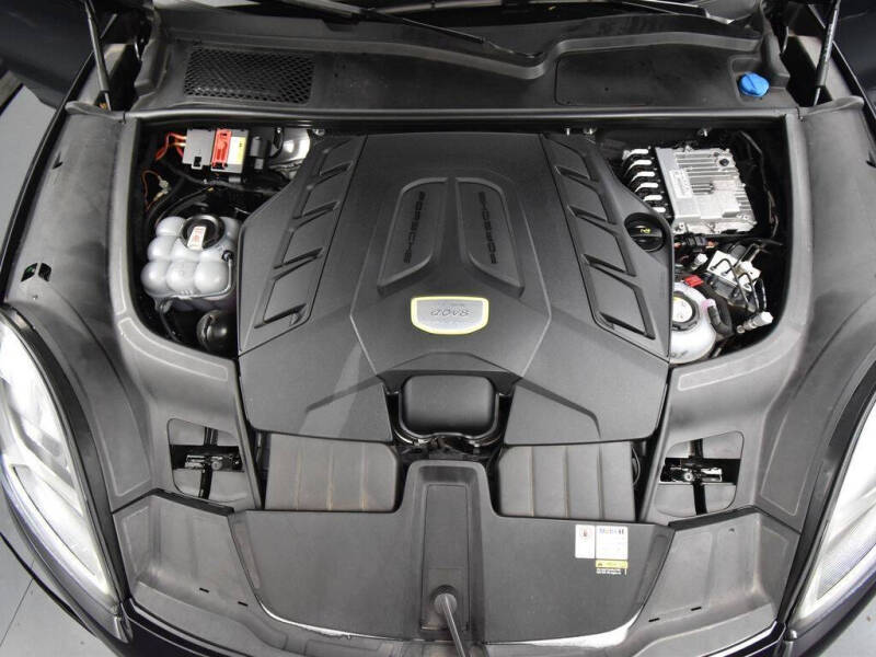 2022 Porsche Cayenne Turbo S E-Hybrid