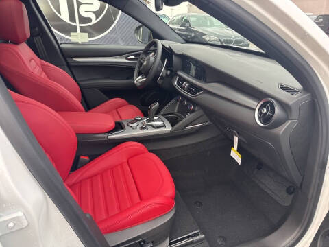 2025 Alfa Romeo Stelvio