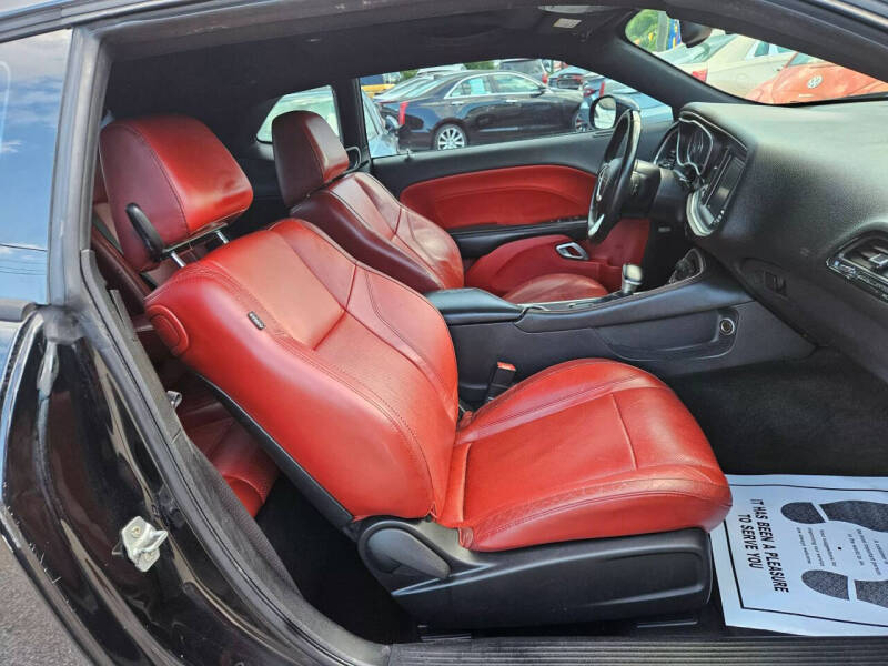 2015 Dodge Challenger SXT Plus