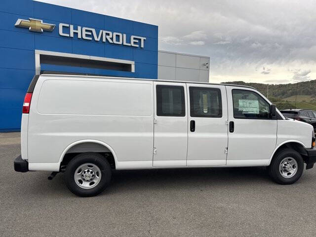 2025 Chevrolet Express 2500