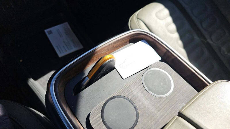 2024 Rivian R1S Adventure