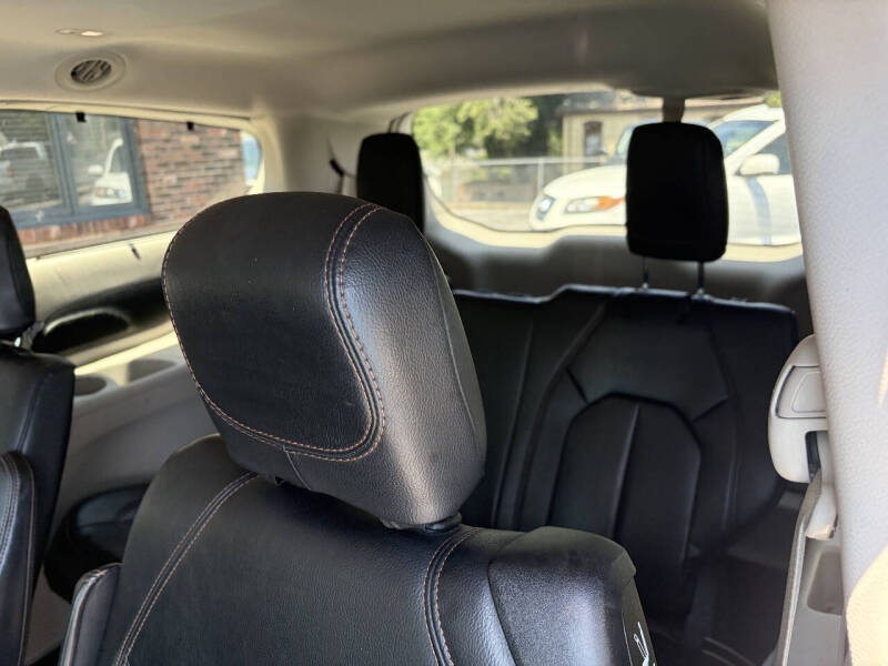 2017 Chrysler Pacifica Touring-L
