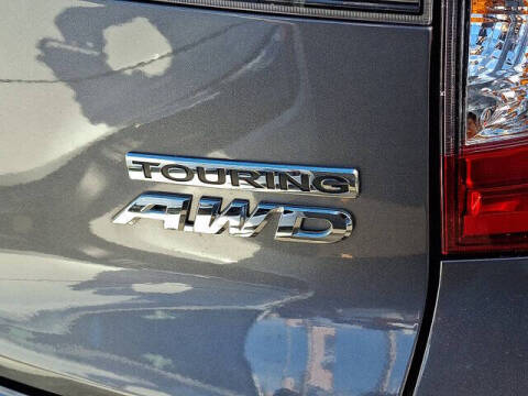 2022 Honda Pilot Touring w/Rear Captain's Chairs