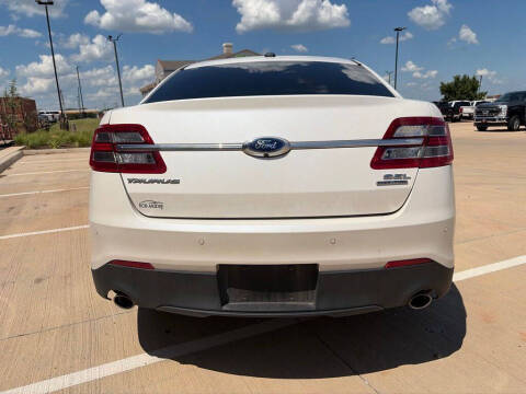 2016 Ford Taurus SEL