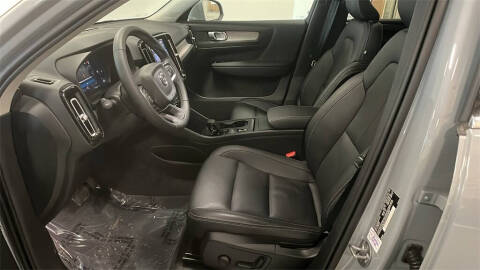 2025 Volvo XC40 B5 Core Bright Theme