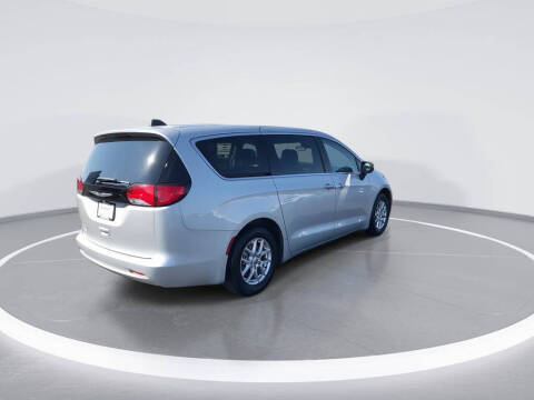 2024 Chrysler Voyager LX