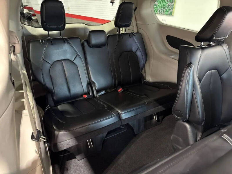 2024 Chrysler Pacifica Plug-In Hybrid Select
