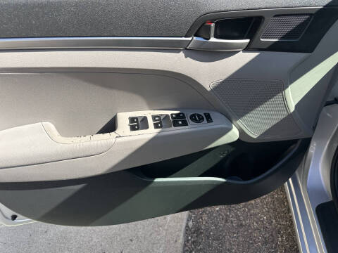 2019 Hyundai Elantra SE