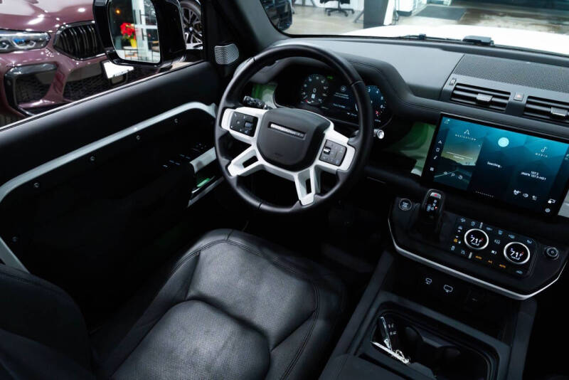 2023 Land Rover Defender 130 SE