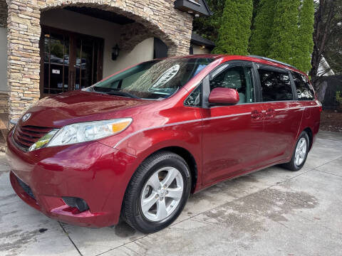 2015 Toyota Sienna LE 7-Passenger Auto Access Seat