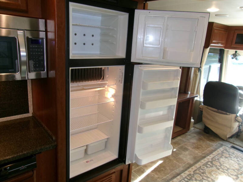 2013 Thor Motor Coach Challenger 37kt