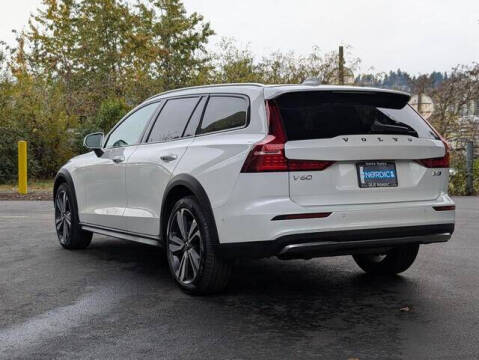 2025 Volvo V60 Cross Country B5 Plus