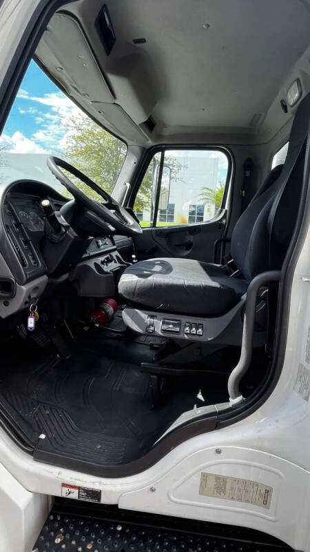 2018 Freightliner M2 106