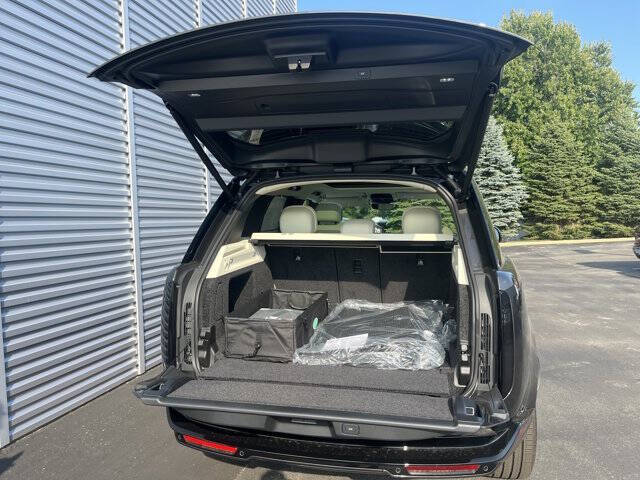 2025 Land Rover Range Rover P530 SE