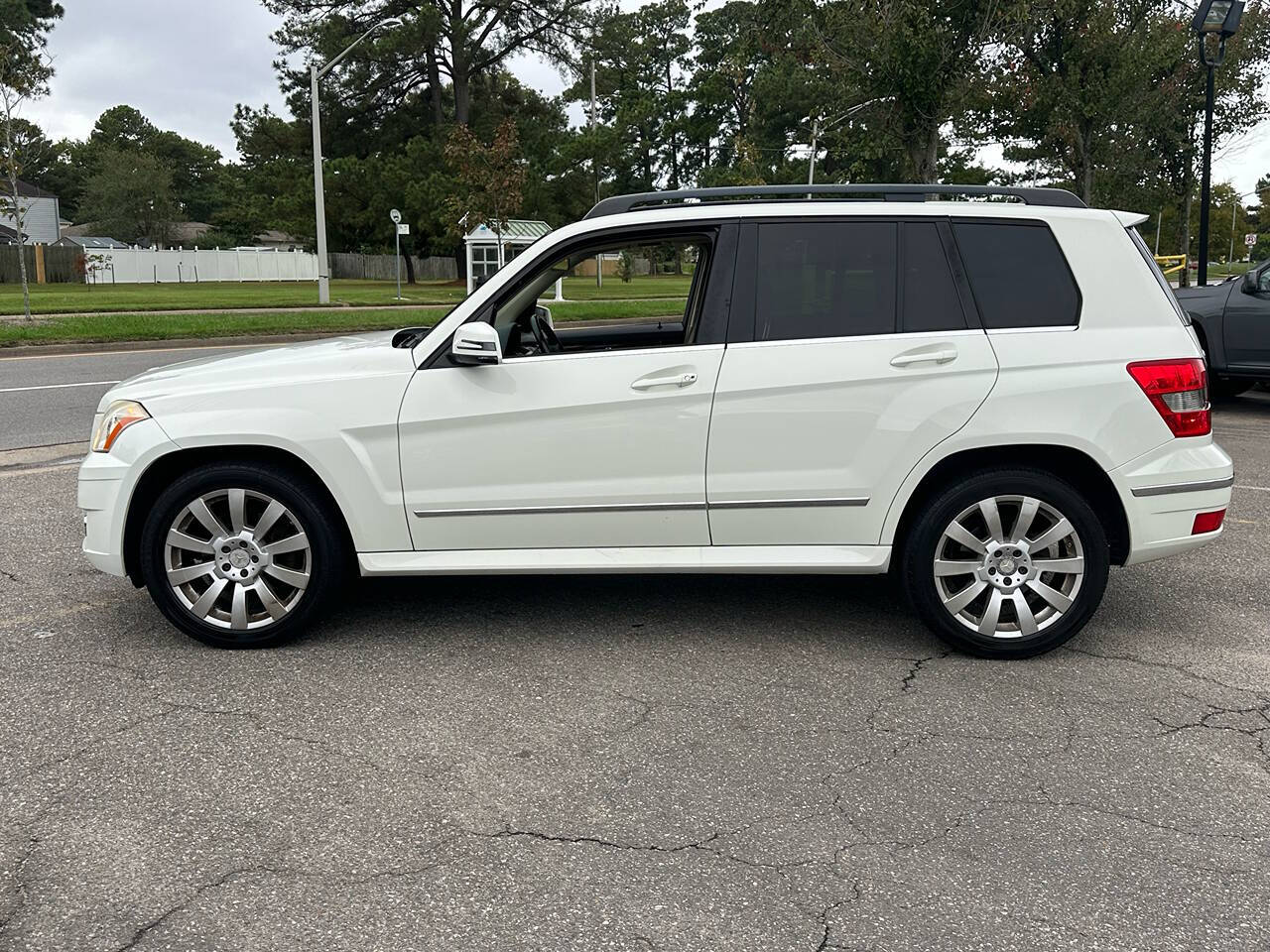 2011 Mercedes-Benz GLK for sale at CarMood in Virginia Beach, VA