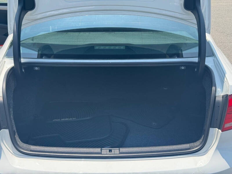 2014 Volkswagen Passat 1.8T S PZEV