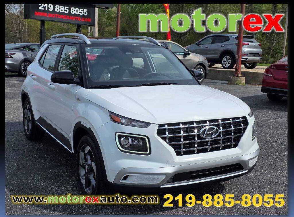 Off white 2024 Hyundai VENUE SEL SEL 4dr Crossover 1