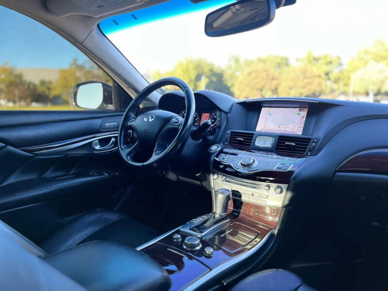 2015 Infiniti Q70 3.7