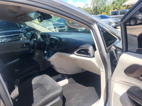 2017 Chrysler Pacifica Touring