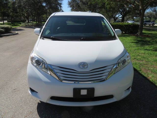 2016 Toyota Sienna LE Mobility 7-Passenger