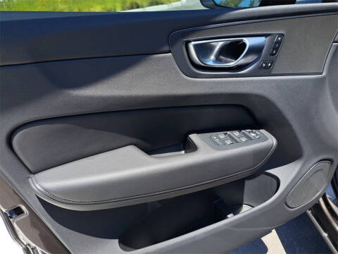 2025 Volvo XC60 B5 Plus Dark Theme