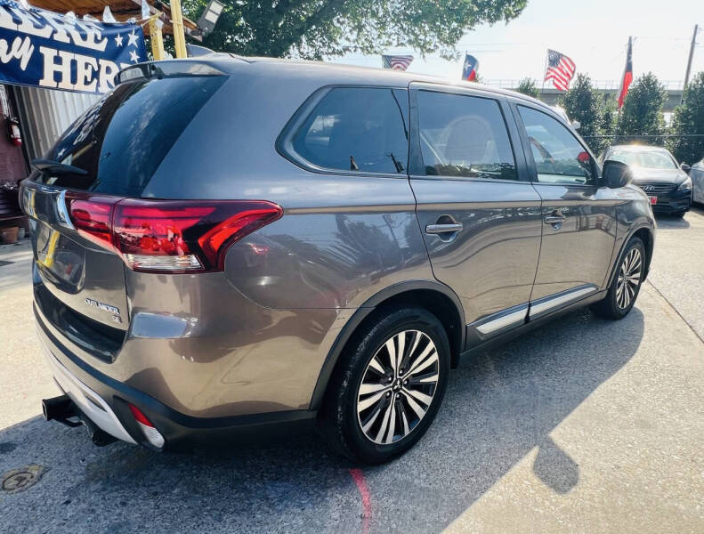 2019 Mitsubishi Outlander SE