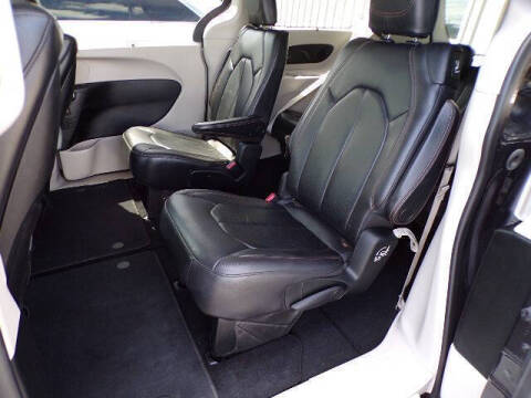 2017 Chrysler Pacifica Touring-L Plus