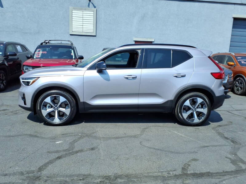 2026 Volvo XC40 B5 Plus