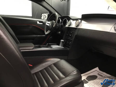 2005 Ford Mustang GT Deluxe