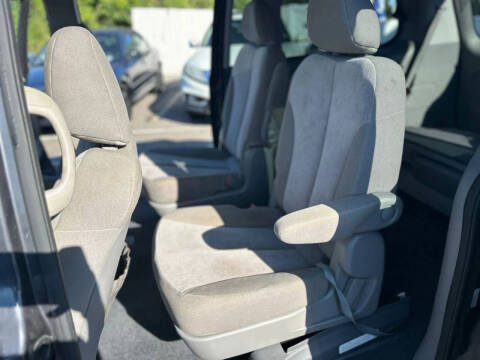 2014 Kia Sedona LX