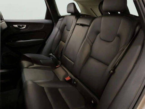 2025 Volvo XC60 B5 Core Dark Theme