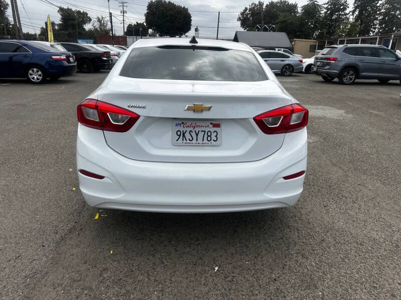 2017 Chevrolet Cruze LS Auto