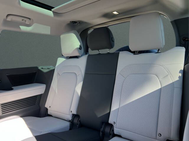 2026 Land Rover Defender 130 P300 S