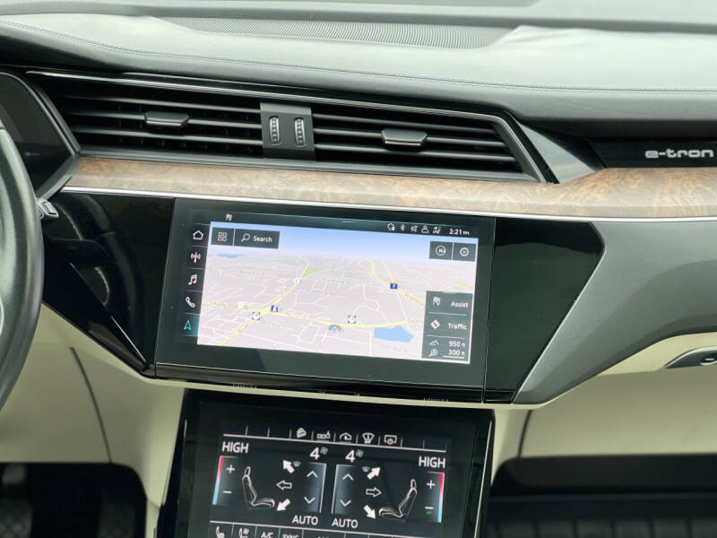 2019 Audi e-tron quattro Prestige