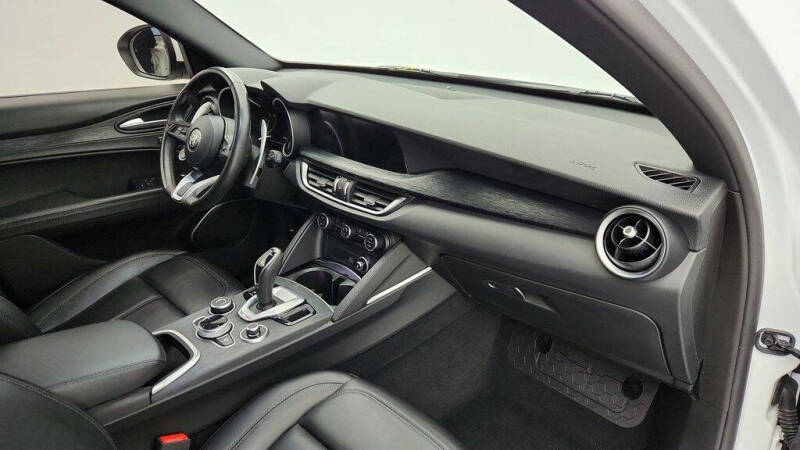 2022 Alfa Romeo Stelvio Sprint