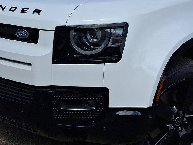 2025 Land Rover Defender 110 P500 X-Dynamic SE