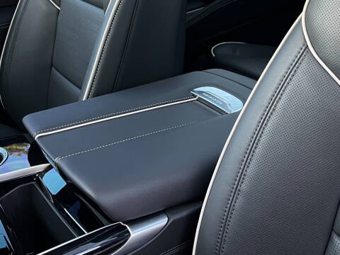 2025 Cadillac Escalade ESV Sport