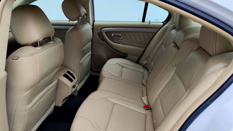 2018 Ford Taurus SEL