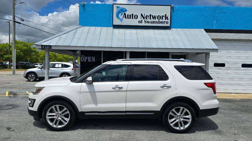 Off white 2017 Ford Explorer Limited Limited 4dr SUV 1