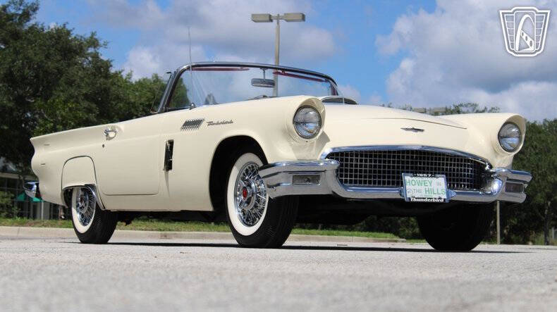 1957 Ford Thunderbird