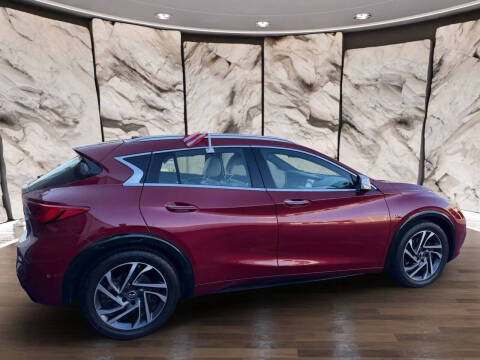 2017 Infiniti QX30 Premium
