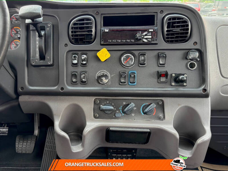 2018 Freightliner M2 106