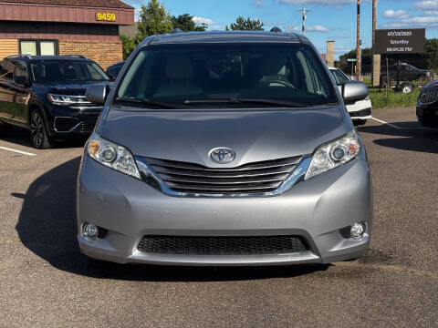 2017 Toyota Sienna XLE 8-Passenger